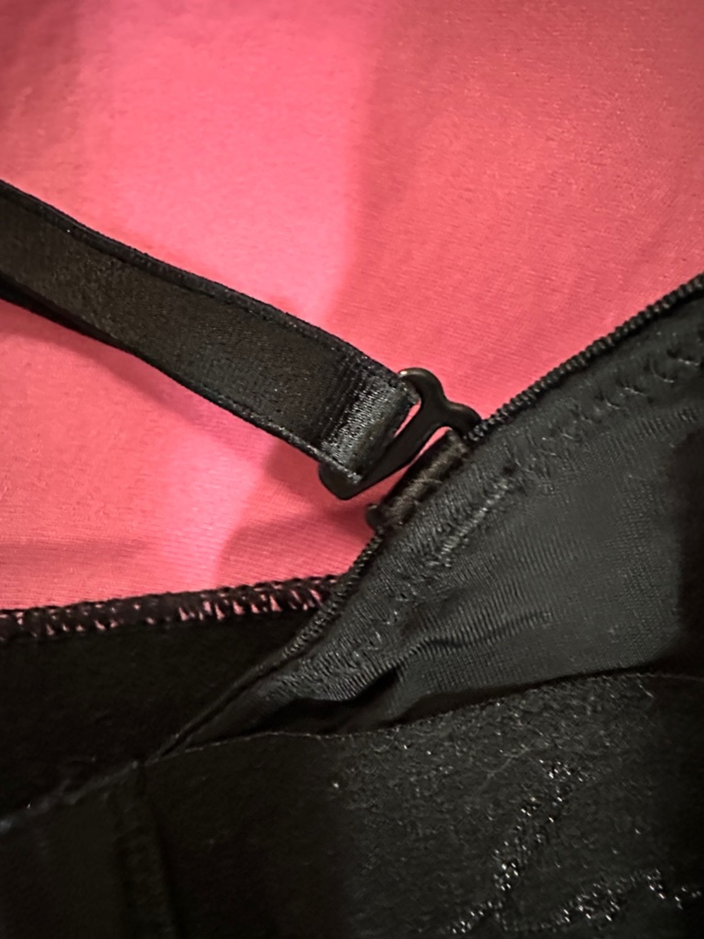 EUC PINK Victoria's Secret Black Seamless Molded Bra - Picture 3 of 5